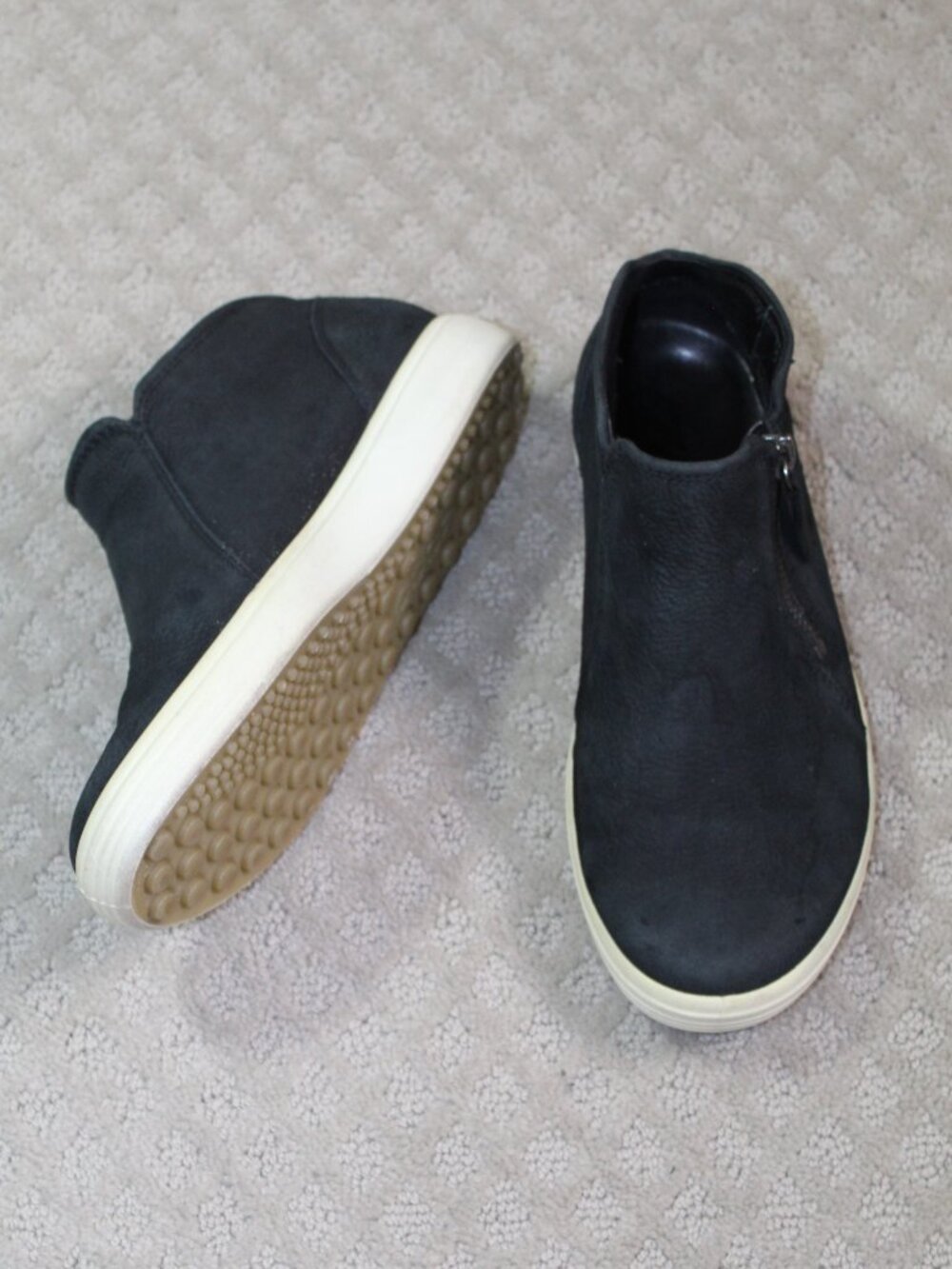 ecco Size 7.5 Black Nubuck Leather Side Zip Mid Top Sneakers
